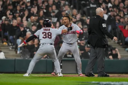 Ramírez homers as the Guardians beat the White Sox 9-5 to force a decisive Game 5 in ALDS